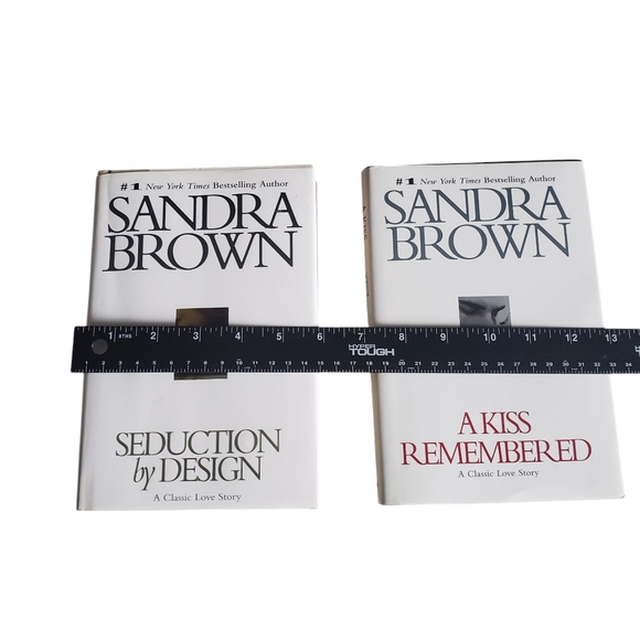 Sandra Brown Book Bundle A Kiss Remembered / Seduction by Design - Picture 14 of 14